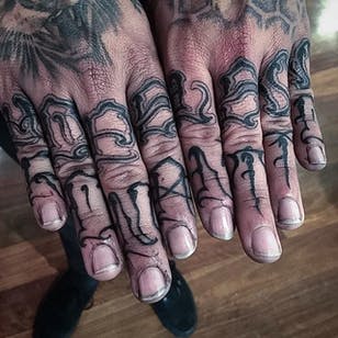 Tatuaje de letras de jainewlands en Instagram.  #handstyle #knok # letras # fuente # letra # tipo