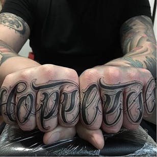 Tatuaje de letras de Brigante Tattoo.  #handstyle #knok # letras # fuente # letra # tipo