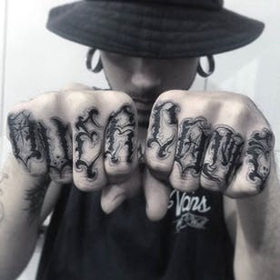 Tatuaje de letras de gabrielg9tattoo en Instagram.  #handstyle #knok # letras # fuente # letra # tipo