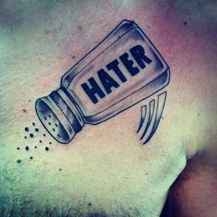 Los que odian quieren sal, de Kurt West #KurtWest #saltattoo #blackand grey #salt