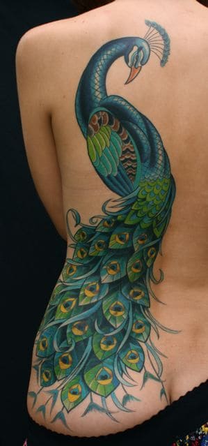 Precioso tatuaje de pavo real