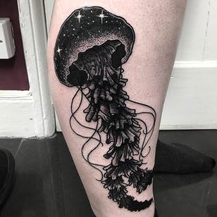 Starry Jelly Fish Tattoo por Merry Morgan @ Merry_tattooer # MerryMorgan #MerryTattooer #black #blackwork #blckwrk #starrytattoo #starrynight #blacktattooing #btattooing #BlackInc #Jellyfish