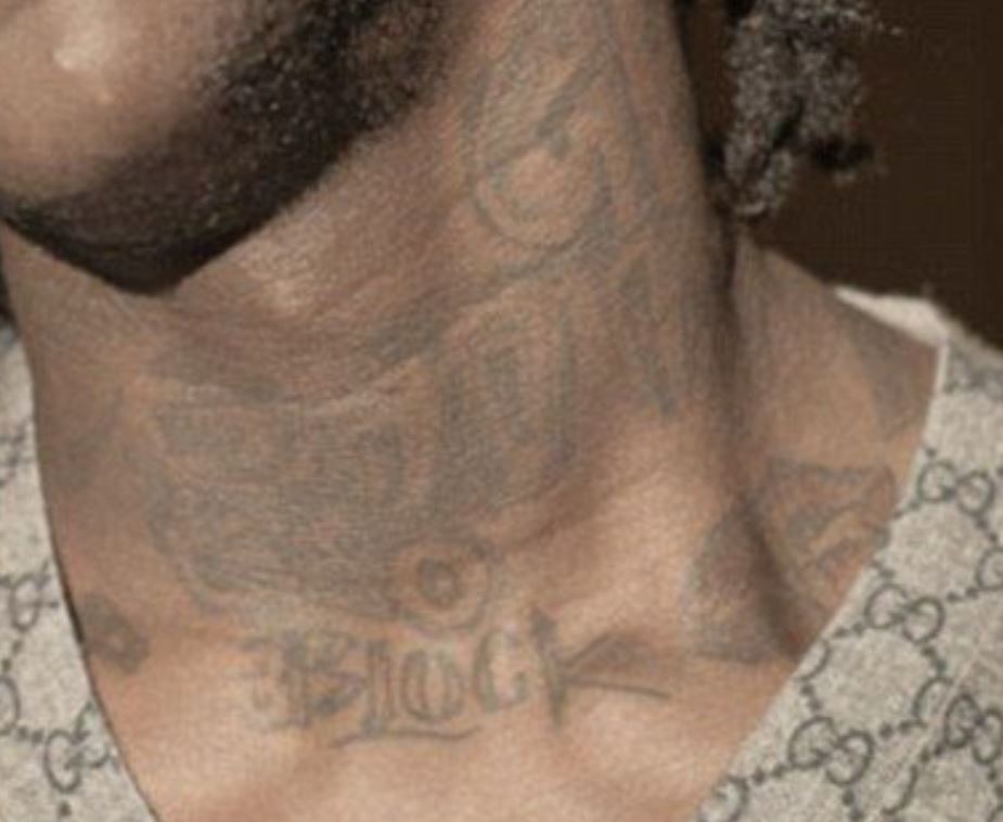 Tatuaje principal en el cuello