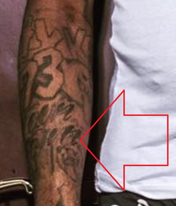 El tatuaje principal del brazo derecho.
