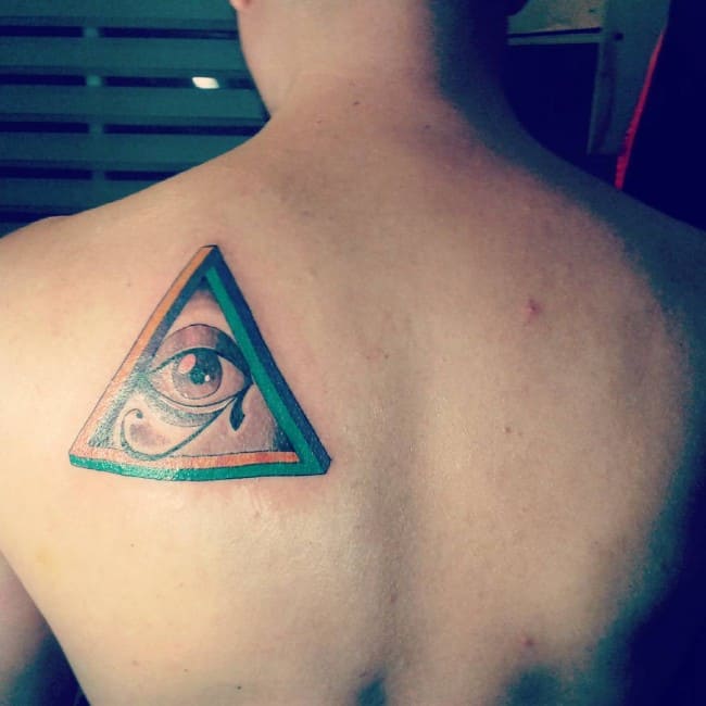 ojo de Ra tatuaje