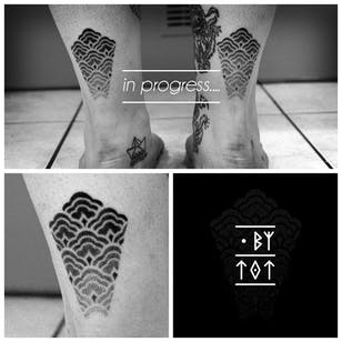 Elegantes tatuajes de Mr Tot #MrTot #handpoke #handpoked #dotwork #ornamental