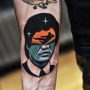 Tatuaje de Bruce Lee de David Cote.  #DavidCote #semiabstrakt #trippy #psykedelisk #popkultur #brucelee #aktor #martialarts