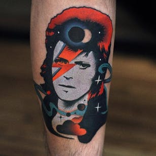Tatuaje de Bowie de David Cote.  #DavidCote #semiabstrakt #trippy #psykedelisk #popkultur #davidbowie #bowie #musik #ikon #ziggystardust