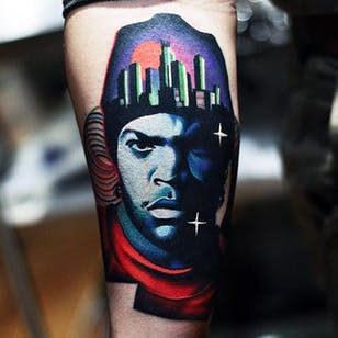 Tatuaje Ice Cube de David Cote.  #DavidCote #semiabstrakt #trippy #psykedelisk #popkultur #icecube #rapper
