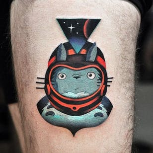 Tatuaje Totoro de David Cote.  #DavidCote #semiabstrakt #trippy #psykedelisk #popkultur #myneighbortotoro #totoro #studioghibli #astronaut