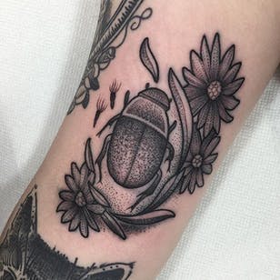 Beetle Tattoo por Lawrence Edwards #beetle #beetletattoo #dotwork #dotworktattoo #dotworktattoos #blackwork #blackworktattoo #blackworktattoos #dot #dottattoos #LawrenceEdwards