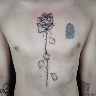 Magnífico tatuaje de rosa de Ed Taemets #EdTaemets #blackandgrey #blackwork #rose