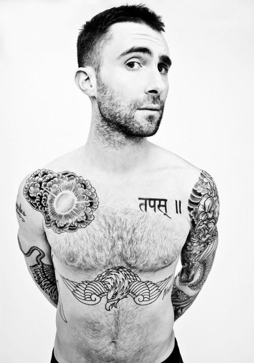 Adam Levine Eagle tatuaje