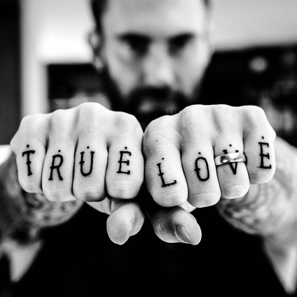 Tatuaje de amor verdadero de Adam Levine