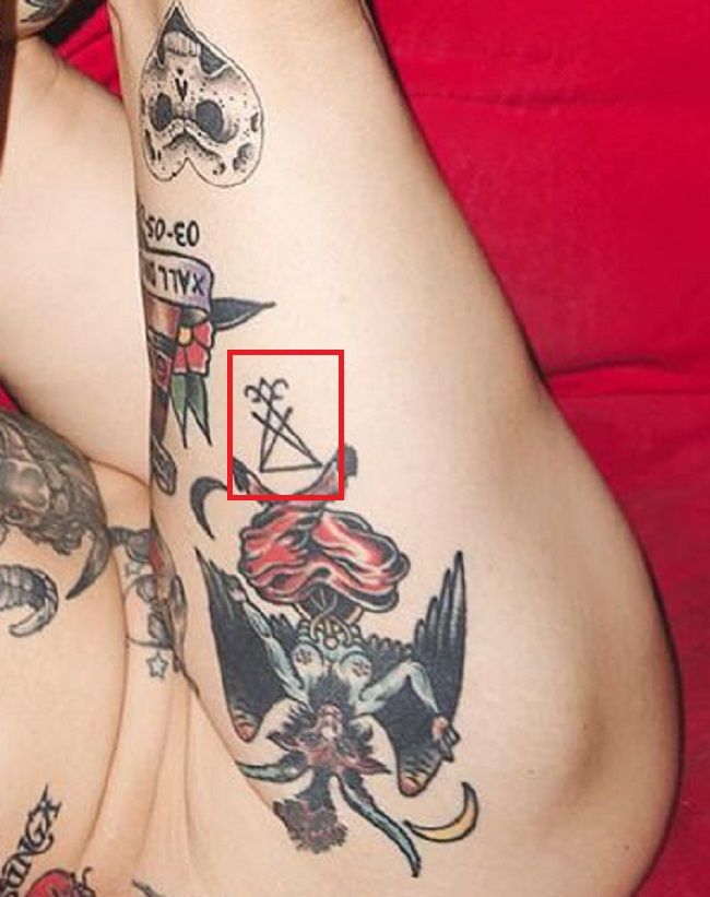 Tatuaje del muslo de Jessie