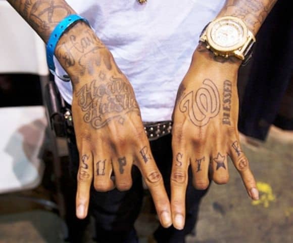 tatuaje de manos de wiz khalifa