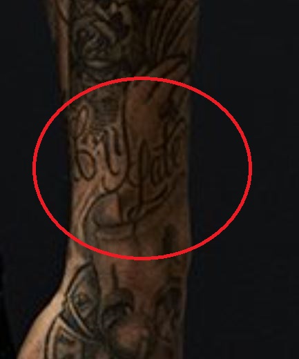 Tatuaje de Dustin en el brazo izquierdo