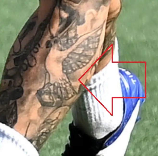 Tatuaje de Dustin en la extremidad inferior izquierda