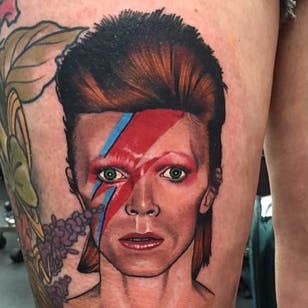 Tatuaje Ziggy Stardust por Dan Molloy @DanMolloyTattooer #DanMolloy #ZiggyStardust #DavidBowie #Portrait