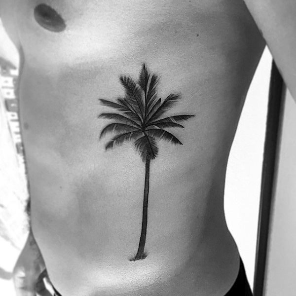tatuaje de costilla de palmera