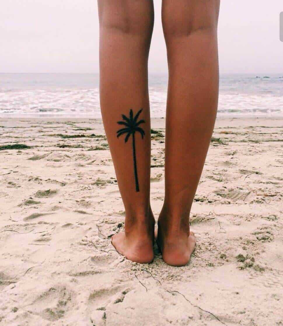 tatuaje de pierna de palmera