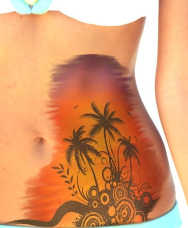 tatuaje de vientre de palmera