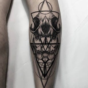 Líneas en negrita y bonito tatuaje de geometría negra dotwork de Otheser @Otheser_stc #Otheser #SakeTattooCrew #Atenas #Negro #Geometría #Geometric #Dotwork #Animals #Head