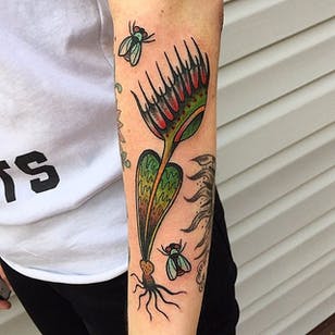 Tatuaje de planta por Shawn Dougherty #venusflytrap #flytrap #plant #flower #ShawnDougherty