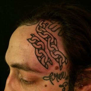 Tatuaje de cadena rota por Adam Sage #handpoke #handpoket #adamSage #handmade #chain #freedom