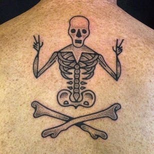 Divertido tatuaje de esqueleto de Adam Sage # handpoke # handpocket # dotwork # AdamSage #handmade # skeleton