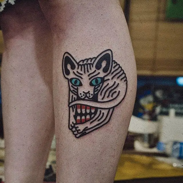 Tatuaje de ilusión de doble imagen de gato esfinge.  #double picture #doble superficie #doble #woo #wootattooer #woohyunheo #southkorea #southkorean #cat #sphinx