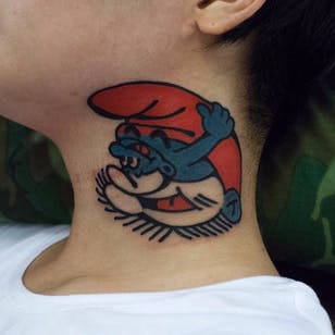 Tatuaje de un pitufo con doble imagen de ilusión de Woohyun Heo.  #double picture #doble superficie #doble #woo #wootattooer #woohyunheo #surkorea #surkorean #smurf