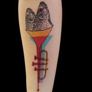 Tatuaje de trompeta de Loreprod #Loreprod #surreal #graphic #trumpet #fish