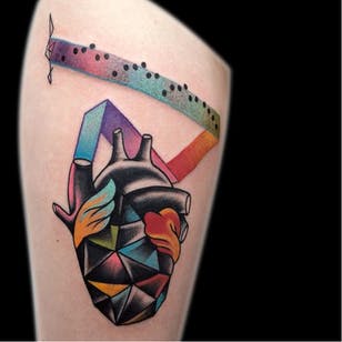 Tatuaje de corazón anatómico por Loreprod #Loreprod #surrealistic #graphic #anatomical heart