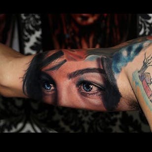 Tatuaje hiperrealista de ojos de mujer por Carlox Angarita @CarloxAngarita #CarloxAngarita #Hyperrealistic #Realistic #Oye #Eyetattoo