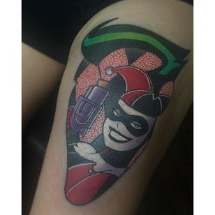 Tatuaje Harley Quinn por Jay Joree #HarleyQuinn #faceless #neotraditional #JayJoree