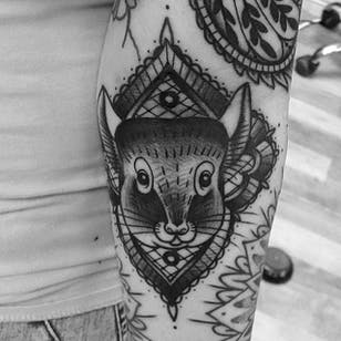 Tatuaje de chinchilla por Lee Denham #chinchilla #animal #cutetattoos #LeeDenham