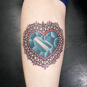 Tatuaje de corazón de cristal azul