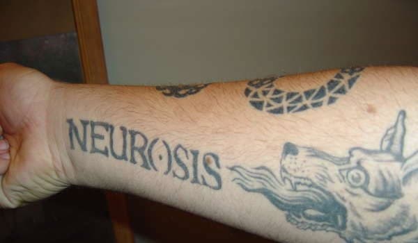 tatuaje de cinta de neurosis