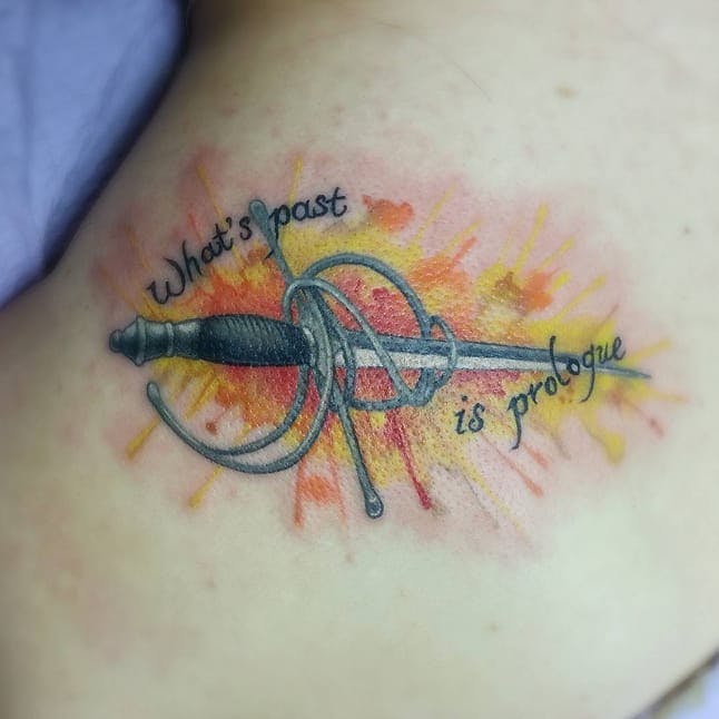 Tatuaje de Billy Muren #BillyMuren #TheTempest #Shakespeare #sword #watercolour (foto: Instagram)