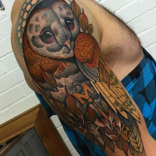 Tatuaje de búho por Mitchell Allenden #MitchellAllenden #Leeds #owl #neotraditional