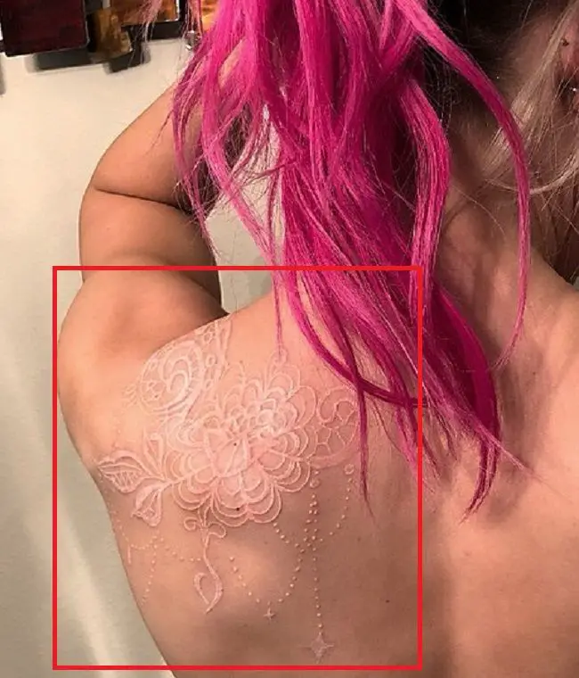 Diseño de encaje-tatuaje-Alexa-Bliss