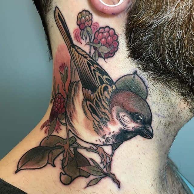 tatuaje de cuello de gorrión