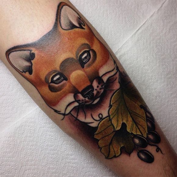 Tatuaje de zorro neotradicional inspirado en la naturaleza #AnastasiaSlutskaya #neotraditional #fox #naturaleza #finelines