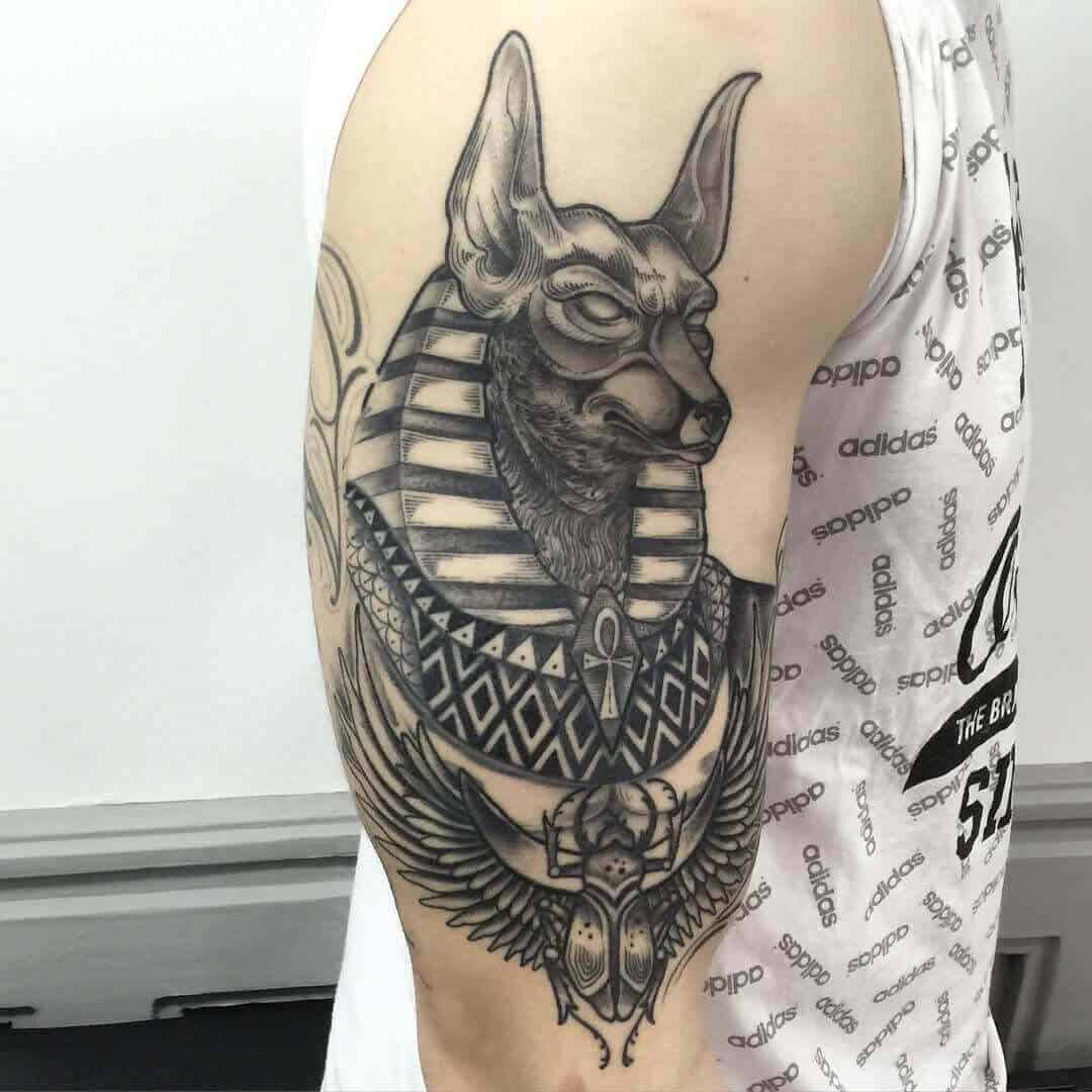 tatuaje del brazo de Anubis