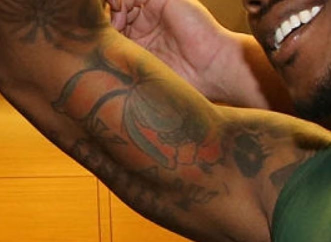 Brandon tatuaje interno del bíceps