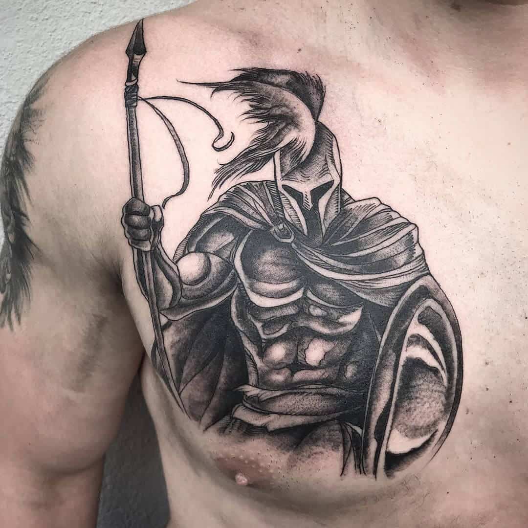 tatuaje de dios de la guerra en el pecho