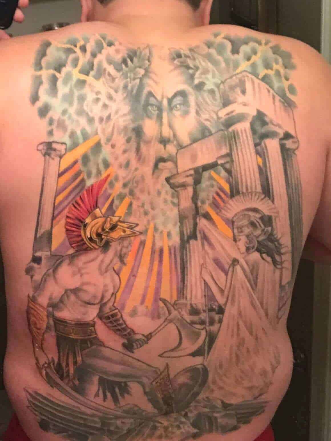 dios de la guerra tatuaje de espalda