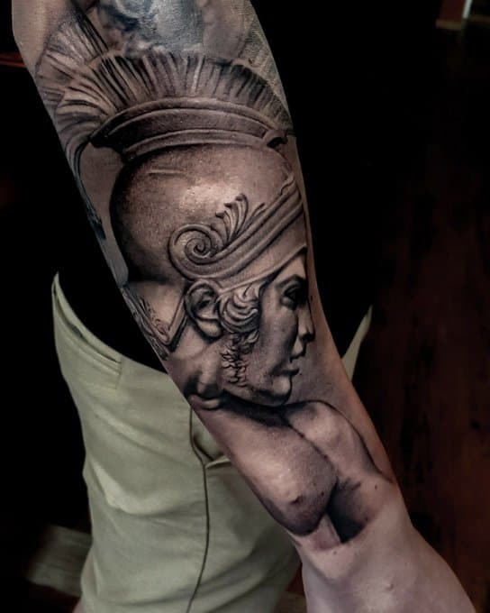 dios de la guerra brazo tatuaje