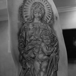 Tatuaje de madre e hijo celestiales #MorandChildTattoo #Madre #Niños #Mom #Bebé #Momtattoo